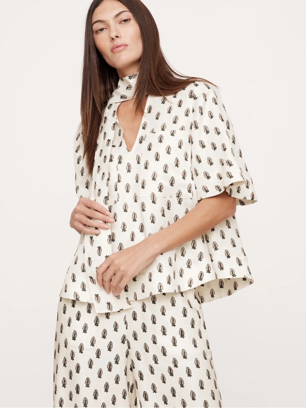 Banana Republic Viscose Linen Blend Tie Neck Short Sleeve Top in Ivory Print L